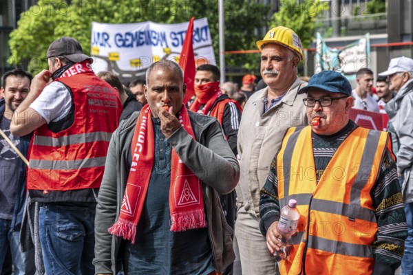 Demonstration by many thousands of steelworkers in front of the ThyssenKrupp headquarters in Essen