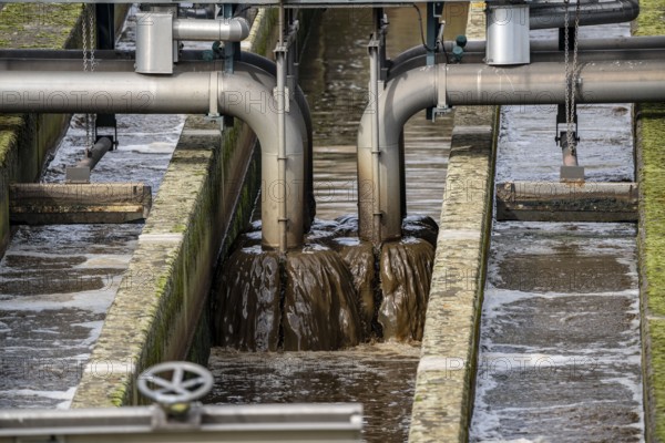 Secondary clarifier, Emschergenossenschaft wastewater treatment plant in the Weilheimer Mark in