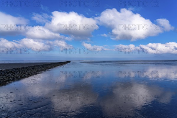 The Wadden Sea, East Frisia, between Bensersiel and Neuharlingersiel, Breakwater behind the dyke,