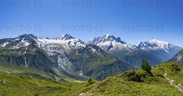 Mountain panorama with glaciated mountain peaks, Aiguille Verte with Aiguille du Midi and Mont