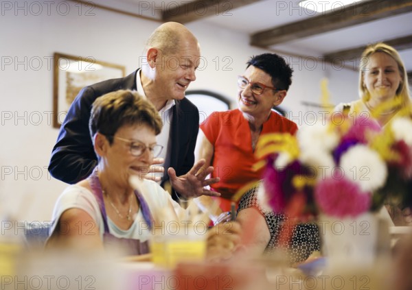 Federal Chancellor Olaf Scholz, (SPD), photographed during a visit to the Alte Dampfbaeckerei in