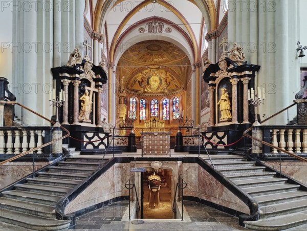 Interior view of Bonn Minster, nave with view of the east apse and access to the crypt, Bonn, North