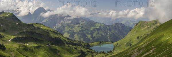 Mountain panorama from Zeigersattel to Seealpsee, on the left Höfats 2259m, Allgäu Alps, Allgäu,