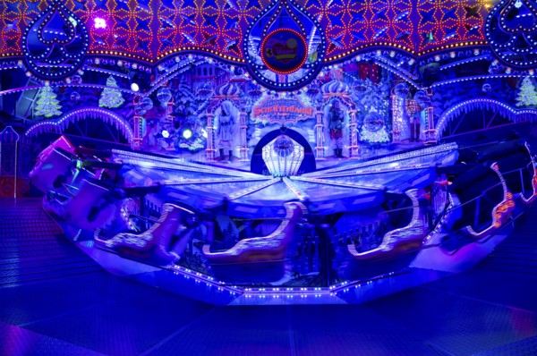 Petersburg sleigh ride, round ride, rides, motion, motion effect, neon lights, Cannstatter Wasen,