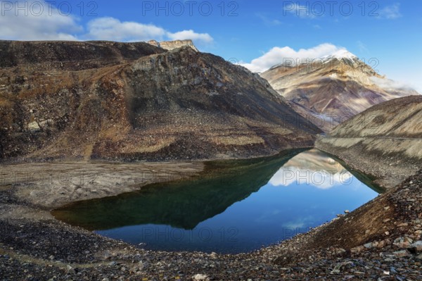 Suraj Tal lake (also called Surya taal) lies in Himalayas just below the Bara-lacha-la pass (4)