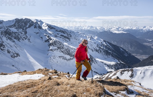 Ski tourers at the summit of the Mitterzeigerkogel in winter, Sellraintal, Kühtai, Tyrol, Austria,