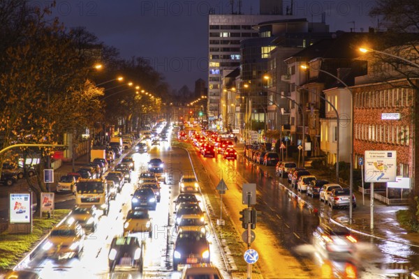 Bundesstrasse B224, Alfredstrasse, in Essen Rüttenscheid, evening rush hour traffic, this area