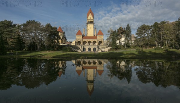 Leipzig, South Cemetery, west chapel on the left, bell tower in the centre, crematorium by Otto