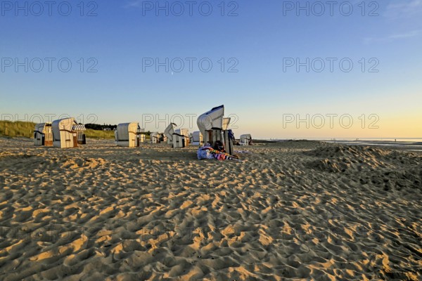 Sandy beach beach with beach chairs in Sahlenburg, Cuxhaven, Lower Saxony, Germany, Europe
