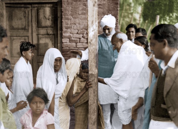 Mahatma Gandhi meeting people after Hindu Muslim riots, East Bengal, India, Asia, January 1947,