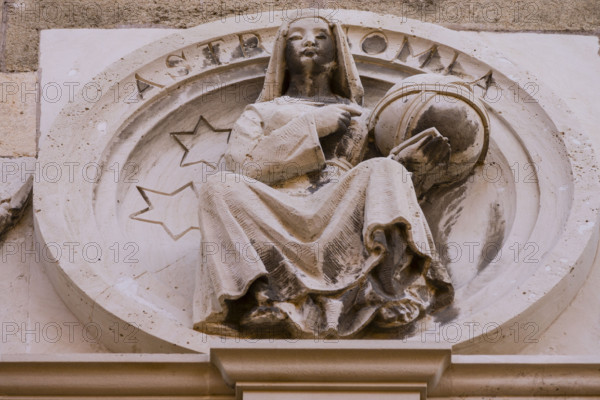 Arithmetic evocative medallion, Archivo del Reino de Mallorca facade, House of Culture, built by