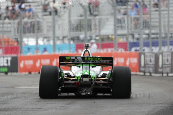 CALLUM ILOTT (77) of Cambridge, Cambridgeshire, England runs through the streets during the Honda