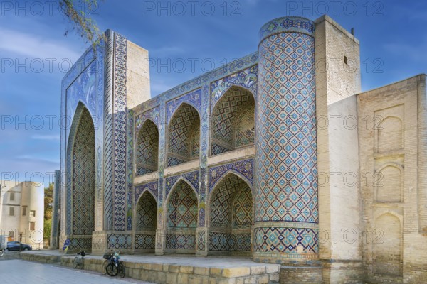 Madrasah Nodir-Divan-Begi is part of the architectural ensemble of the 16th-17th centuries