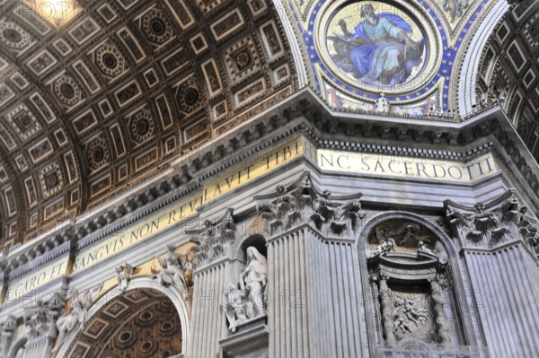 St Peter's Basilica, Vatican, Rome, Lazio, Italy, Europe, Detailed ceiling of a dome with fresco