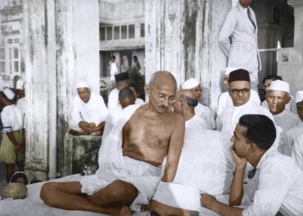 Mahatma Gandhi at public prayer meeting, Rungta House, Mumbai, Maharashtra, India, Asia, September