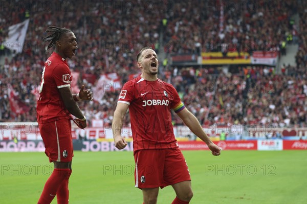 Christian Günter (SC Freiburg) celebrates his goal to make it 3-0 at half-time, Junior Adamu (SC
