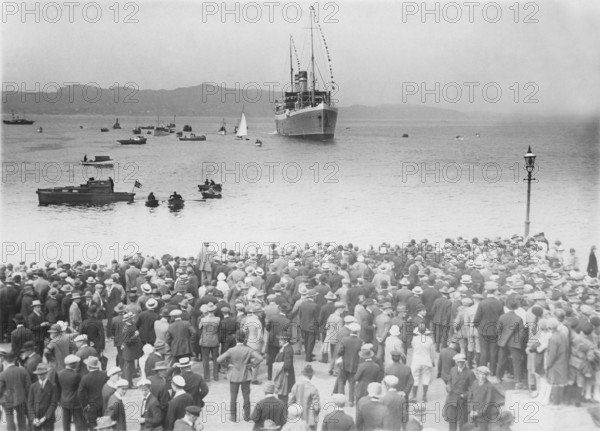 Roald Amundsen. Norwegian polar explorer. 1872-1928. Here in Bergen on July 12 1926 crows are