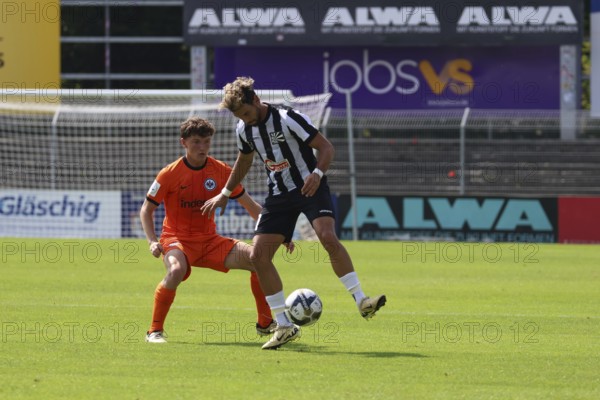 Tevfik Ceylan (FC 08 Villingen) chases the ball away from his Frankfurt opponent in this scene