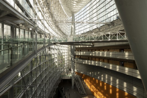 Curtain wall, suspension bridges, Tokyo International Forum, architect Rafael Vignoli, Tokyo,