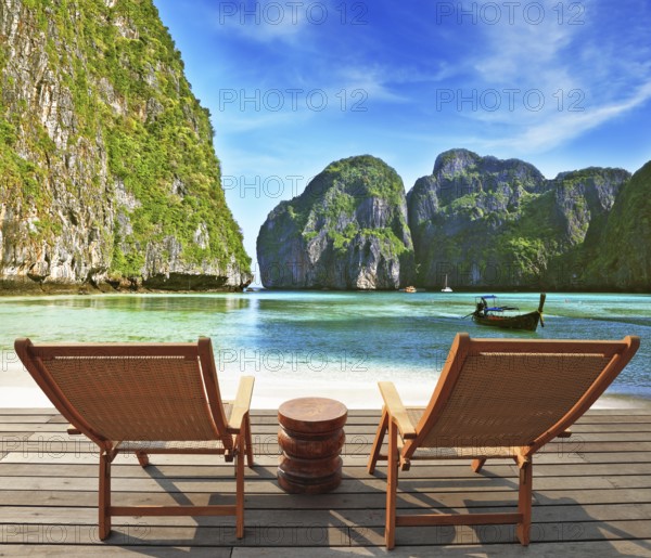 Charming lookout for two. Two convenient comfortable guest sun loungers and a bedside table are