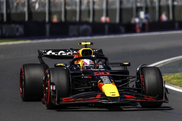 MELBOURNE, AUSTRALIA - MARCH 14: Liam Lawson of New Zealand drives the Oracle Red Bull Racing RB21