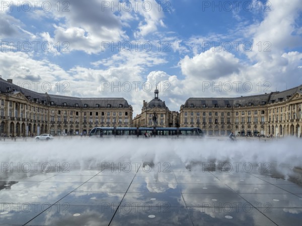 BORDEAUX/FRANCE - SEPTEMBER 19 : Miroir d'Eau at Place de la Bourse in Bordeaux France on September