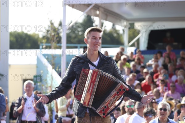 Felix Muhr (Austrian singer / musician) on the ARD TV programme Immer wieder sonntags, Rust,