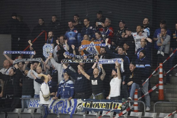 The travelling Ingolstadt fans celebrate the 6:3 victory in Schwenningen after the game of the DEL