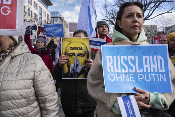 17.03.2024, Berlin, Germany, Europe, Thousands of people protest in front of the Russian Embassy on