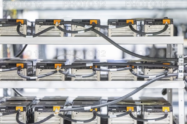 Saxony's Economics and Energy Minister Dirk Panter visits Saxony's largest battery storage