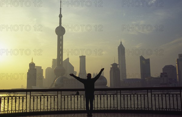 29.04.2005, Shanghai, People's Republic of China, Asia, A view from the Bund across the Huangpu