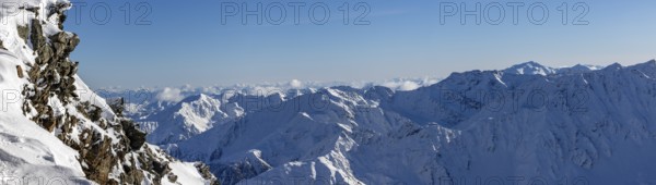 Mountain panorama in winter, view over Schnalstal Valley to Saldurspitze, Lagaunspitze,