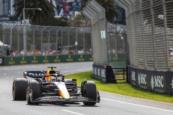 MELBOURNE, AUSTRALIA, APRIL 9: Max Verstappen drives the number 1 Oracle Red Bull Racing RB18