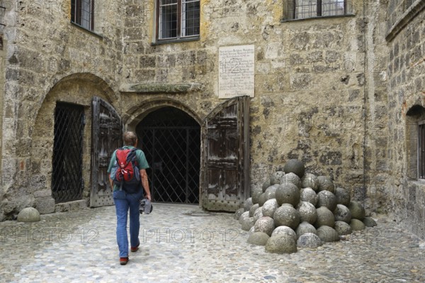 Main castle, castle courtyard with cannon balls, Burghausen Castle, Burghausen, Innviertel,