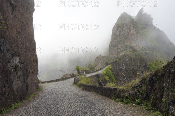 Old paved mountain road from Porto Novo to Ribeira Grande, Estrada de Corda (EN1-SA2) (formerly