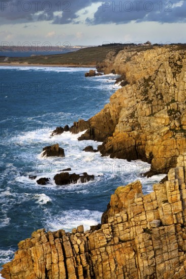 Rocky coast, Pointe de Penhir, Crozon Peninsula, Finistere, Brittany, Pointe Pen'Hir, France,