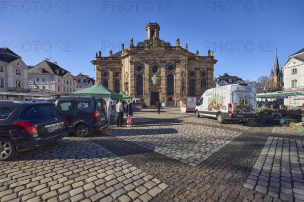 Ludwigskirche, weekly market market, market stalls, vehicles, cobblestones, square, Am
