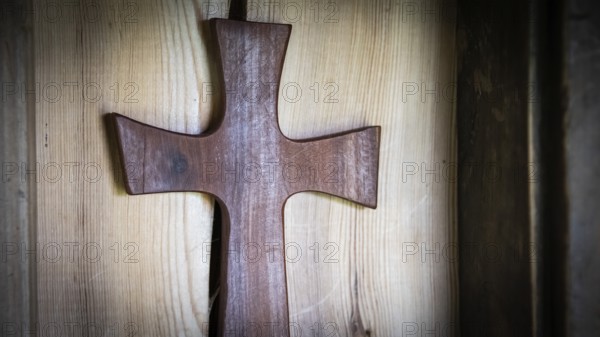 Wooden cross, chapel, Fokstugu farm, Fjellstue, pilgrims' accommodation, mountain hut, Olavsweg,