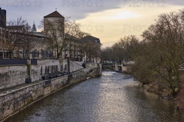 Begin defence tower, city fortification, city wall, defence tower, river Leine, bare wintry trees,