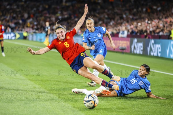 SYDNEY, AUSTRALIA, AUGUST 20: Mariona CALDENTEY of Spain goes down from a heavy challenge from