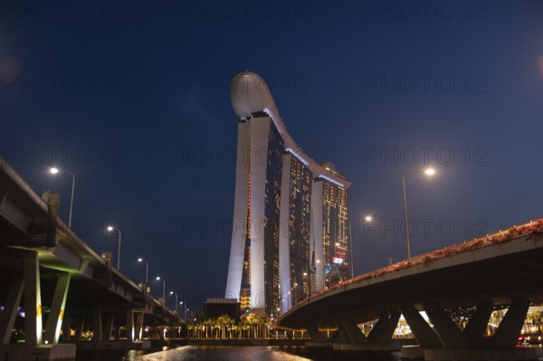 12.03.2020, Singapore, Republic of Singapore, Asia, Night shot with view of the Marina Bay Sands