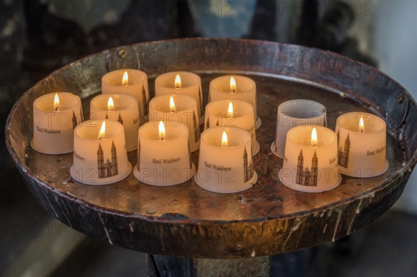 Sacrificial lights, Former collegiate church of St Peter, a Roman Catholic parish church, Bad