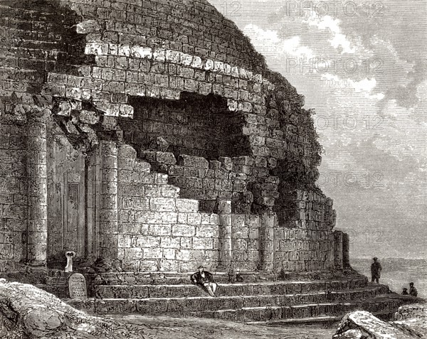 Madghacen oder Medracen, ein königlicher Mausoleum-Tempel der numidischen Berberkönige, in der Nähe