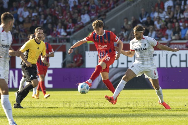 Football match, Paul WANNER 1.FC Heidenheim left in the air on the ball is disturbed by Lucas HÖLER