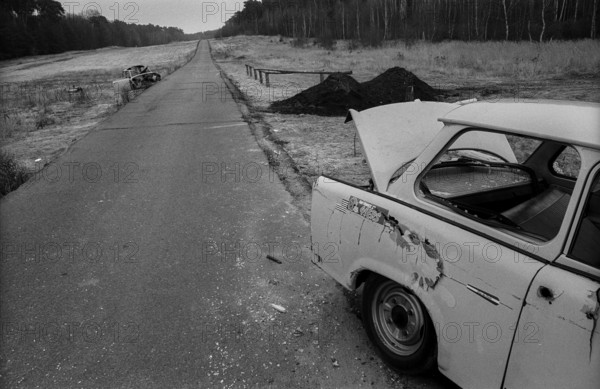Germany, Berlin, 18.12.1991, access road to the exclave Steinstücken, former wall strip, destroyed