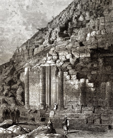 Madghacen oder Medracen, ein königlicher Mausoleum-Tempel der numidischen Berberkönige, in der Nähe
