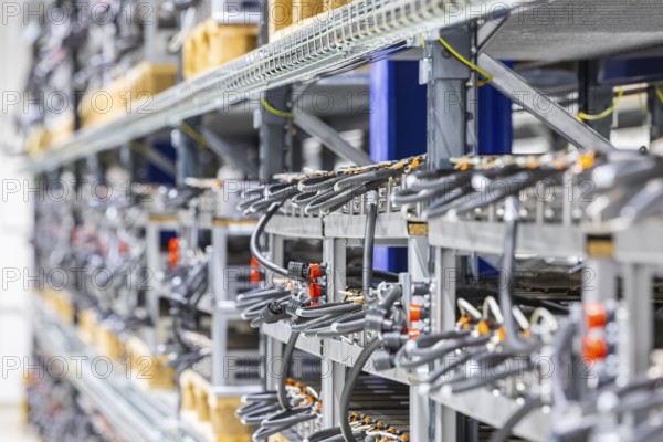 Saxony's Economics and Energy Minister Dirk Panter visits Saxony's largest battery storage