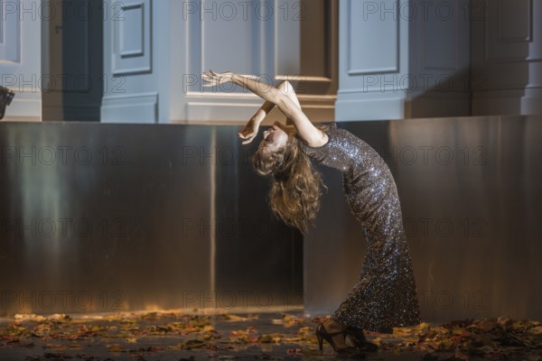Production by Torsten fisherman at the Renaissance Theatre in Berlin with Judith Rosmair and