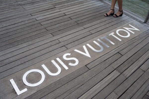 12.04.2019, Singapore, Republic of Singapore, Asia, A wooden walkway leads to the luxury Louis