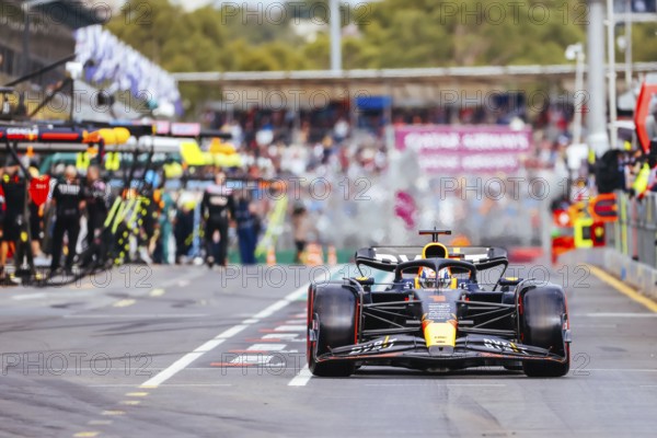 MELBOURNE, AUSTRALIA, APRIL 01: Max Verstappen of the Netherlands drives the Oracle Red Bull Racing